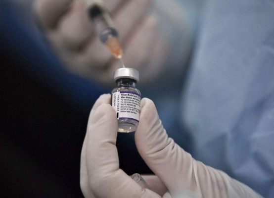 Tercera dosis de vacuna de Pfizer/BioNTech contra el covid tiene 95,6% de eficacia