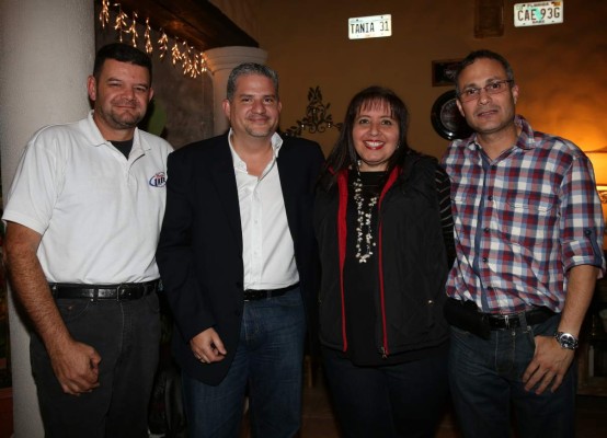 Reencuentro de excompañeros de primaria