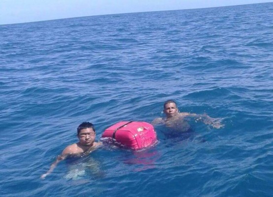 Rescatan con vida a cinco de seis pescadores que naufragaron en costa atlántica&nbsp;