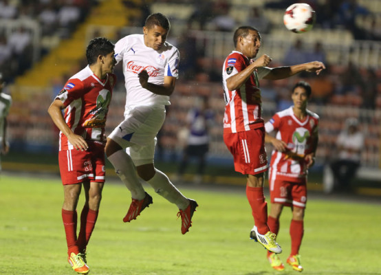 'Choco' Lozano mantiene vivas las esperanzas del Olimpia
