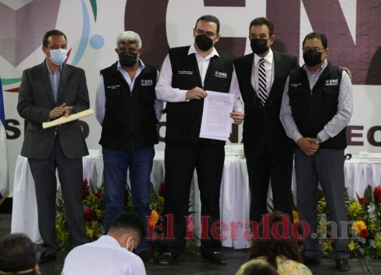 Partidos acuden al CNE y presentan planillas en los tres niveles electivos (FOTOS)
