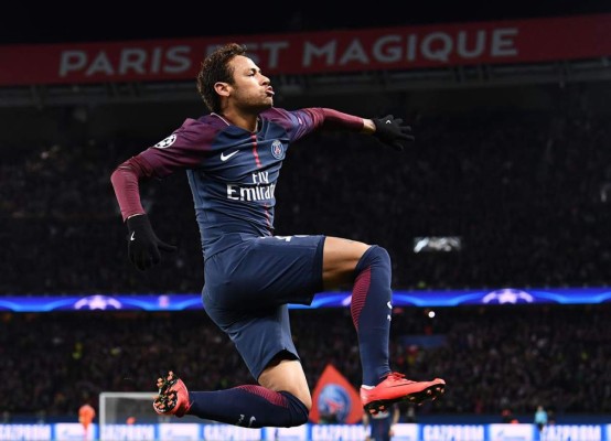 Neymar viajó de urgencia a Brasil por 'asuntos personales'