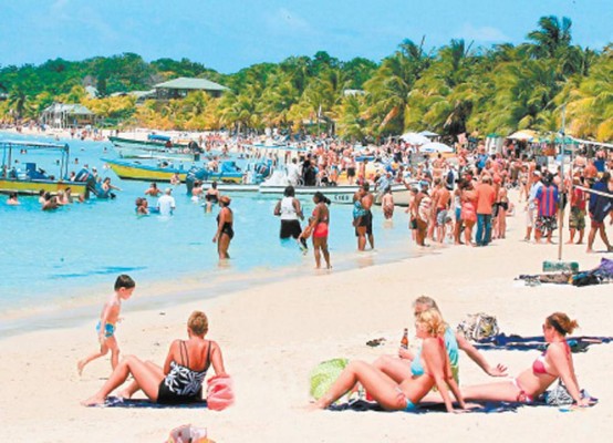 Feriado de octubre será resguardado por unos 17,700 agentes policiales