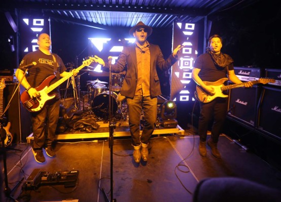 La noche se vistió de rock en el concierto de la banda hondureña Ecos de dioses