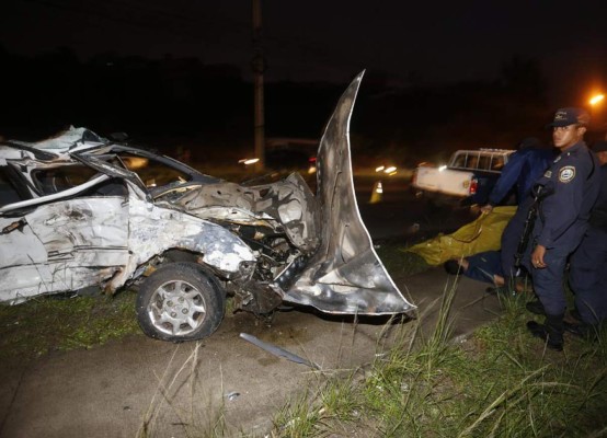 Dos muertos y tres heridos deja accidente en el anillo periférico