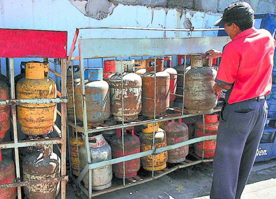 Caen precios de los carburantes en Honduras