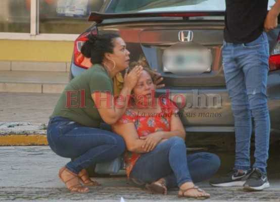 FOTOS: El dolor de familiares al identificar a joven asesinado en SPS