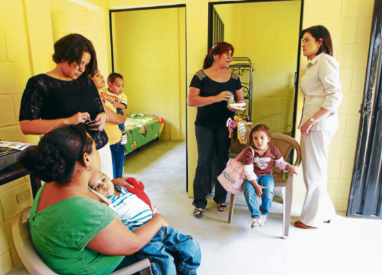 Fundación Andaluz y Alcaldía entregan 10 viviendas