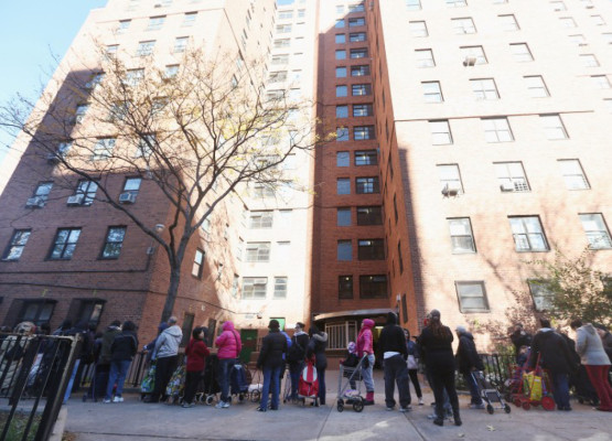Decenas de miles de personas buscan refugio por frío en Nueva York