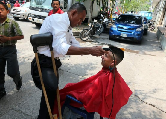 Trabajadores conmemoran su día entre quejas y descontento por crisis social