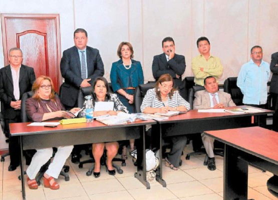 A definir futuro legal de exdirectivos del IHSS