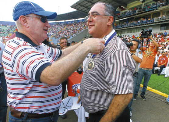 Olimpia rindió homenaje a algunas de sus glorias por el Centenario
