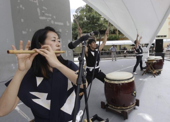 Fiesta al ritmo de tambores y flautas