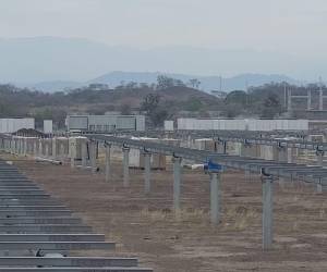 En las próximas semanas tres proyectos de energía solar con almacenamiento en baterías de litio comenzarán a vender energía en el Mercado Eléctrico de Oportunidad de Honduras.
