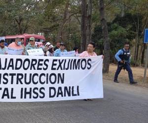 Desde horas de la mañana de este martes -28 de febrero- las fuerzas sociales organizadas en Danlí, El Paraíso, encabezadas por la Cámara de comercio realizaron una movilización pacífica para hacer un llamado a las autoridades para el cumplimiento de promesas como ser la construcción del IHSS, un tramo de carretera y el proyecto de riego para el Valle de Jamastrán. A continuación los detalles.