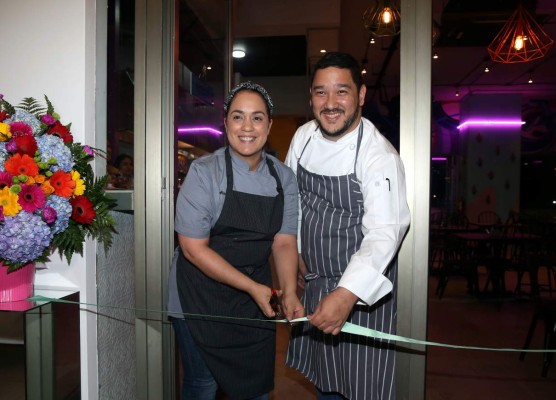 Allison y Javier inauguraron su restaurante Domo taquería