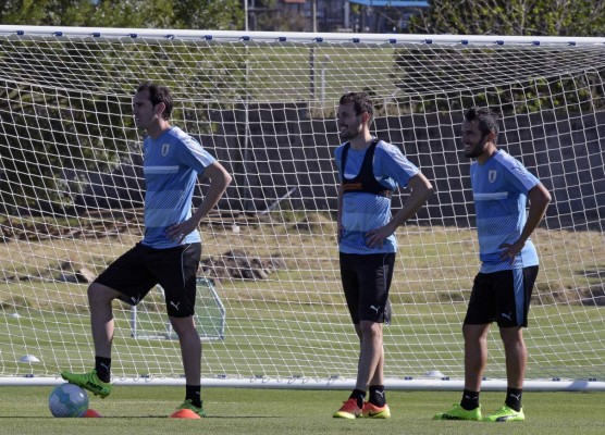 Diego Godín: Luis Suárez es una baja sensible...