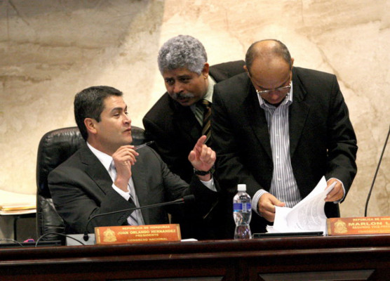 Acusan a Marvin Ponce de recibir dinero 'por bajo' a cambio de apoyar Ley de Educación