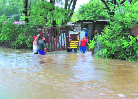 Inundaciones dejan luto y desolación en familias de la zona sur de Honduras