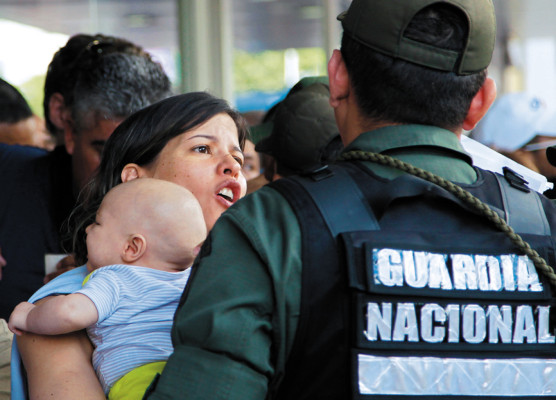 Opositor Capriles convocó a protestar contra Maduro
