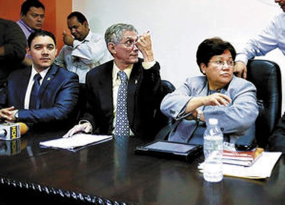 Interventora estará 25 días más en el IHSS