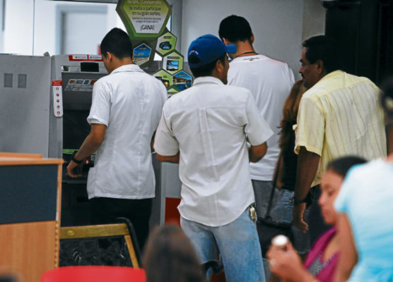 Hondureños usan con más frecuencia tarjeta de débito