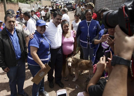 Diez mil viviendas serán pintadas por el gobierno