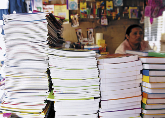 Se disparan precios de útiles escolares