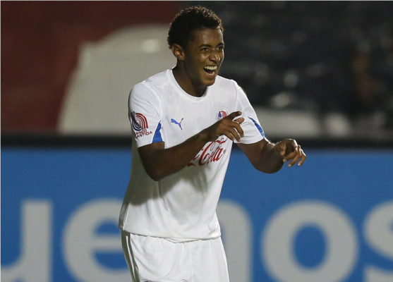 'Choco' Lozano mantiene vivas las esperanzas del Olimpia