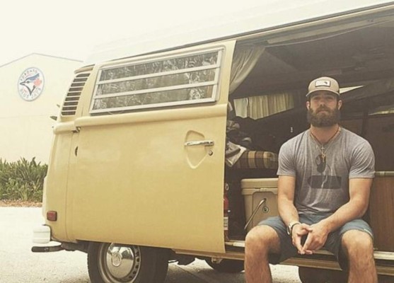 Millonario jugador de béisbol vive como 'pobre'