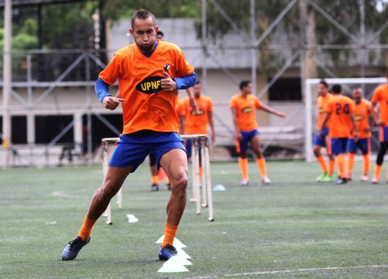 Los Lobos apelan a su columna vertebral para desafiar al León