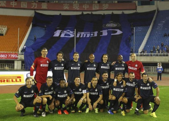 VIDEO: David Suazo marca hat-trick en goleada de leyendas del Inter