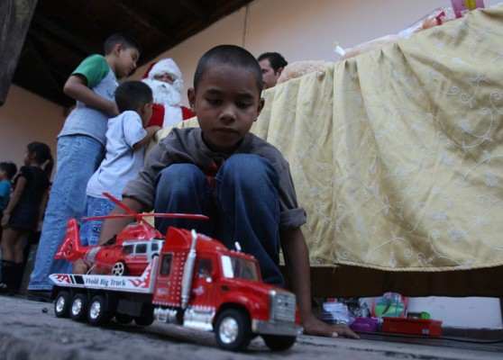Santa cumple los sueños de los niños que creen en él