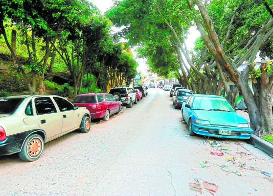 Bajo el acecho de robavehículos la colonia Centroamérica Oeste