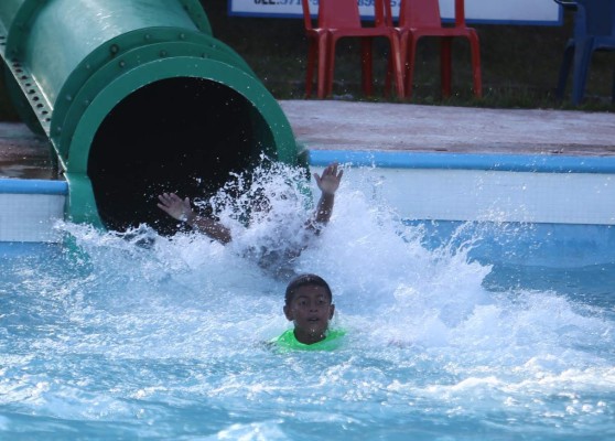 Los capitalinos disfrutan de las actividades de la temporada