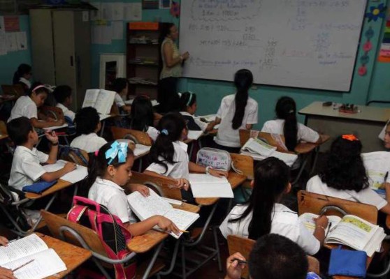 Uso de guías de educación sexual abre la polémica