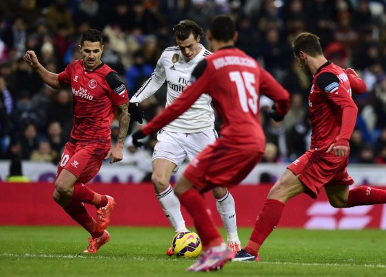 Real Madrid gana al Sevilla y se aleja del Barcelona