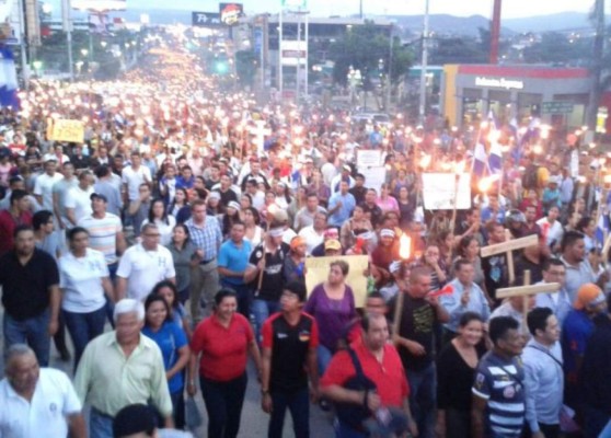 Quinta marcha de las antorchas llega a Presidencial