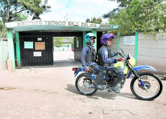 Buscan política de seguridad escolar