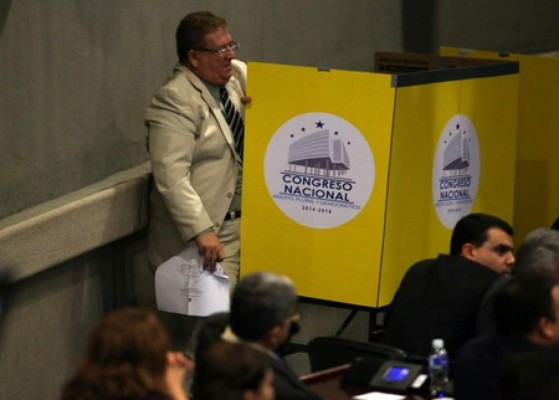 Diputados barajan una tercera votación
