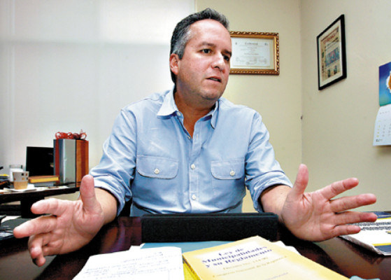 Ricardo Álvarez sugiere al presidente Lobo sacar del gobierno a funcionarios 'goleadores'