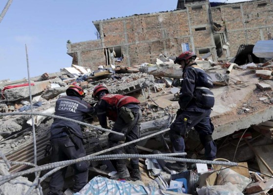 &nbsp;Nuevos rescates dan esperanzas tras terremoto de 7.8 en Ecuador