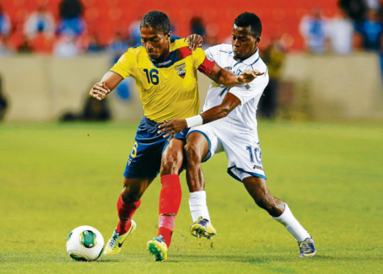 Costly mantiene de pie a Honduras