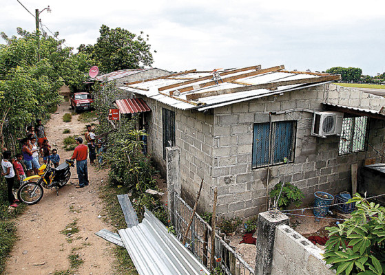 Turbina de avión semidestruye casa