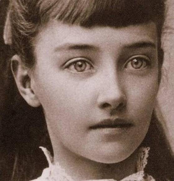Blanche Monnier, la joven que vivió 25 años encerrada por su madre y logró ser rescatada gracias a una pista anónima (Fotos)