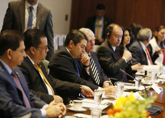 El presidente Juan Orlando Hernández, en encuentro con empresarios estadounidenses.