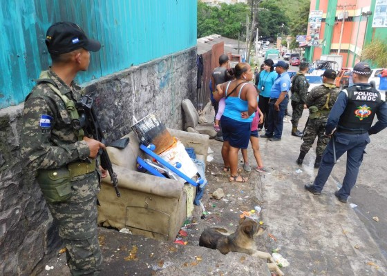 Desalojan del mercado Zonal Belén a pepenadores