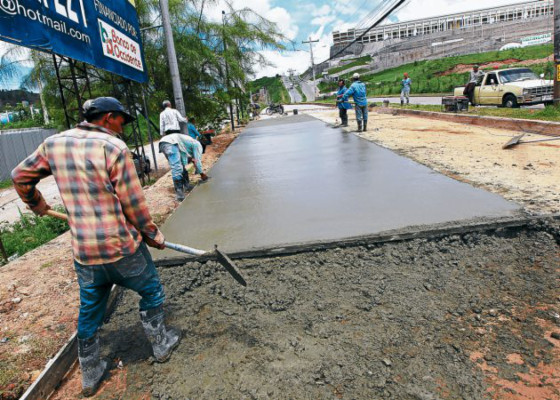 Históricos bacheos se realizan en la capital