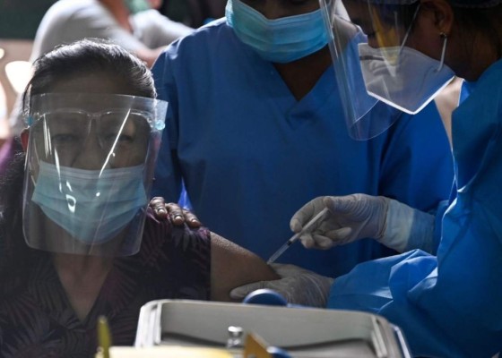 Farmacéuticas compiten por encontrar la vacuna ideal contra el covid