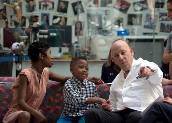 EEUU: Niño con manos trasplantadas quiere jugar fútbol&nbsp;&nbsp;